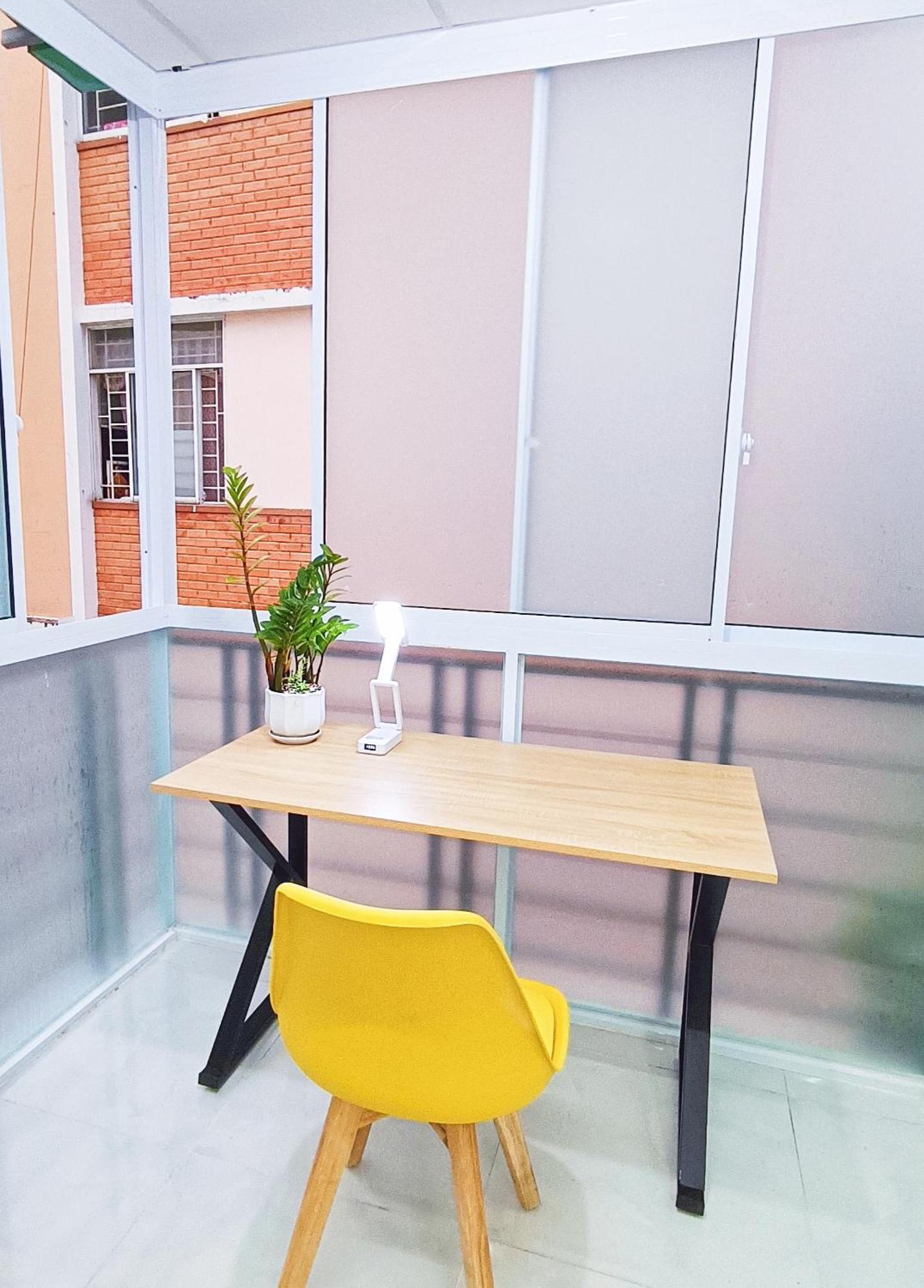 Ban Cong Luxury Tuyet Dep Trung Tam Q1-gia Uu Dai Appart hôtel