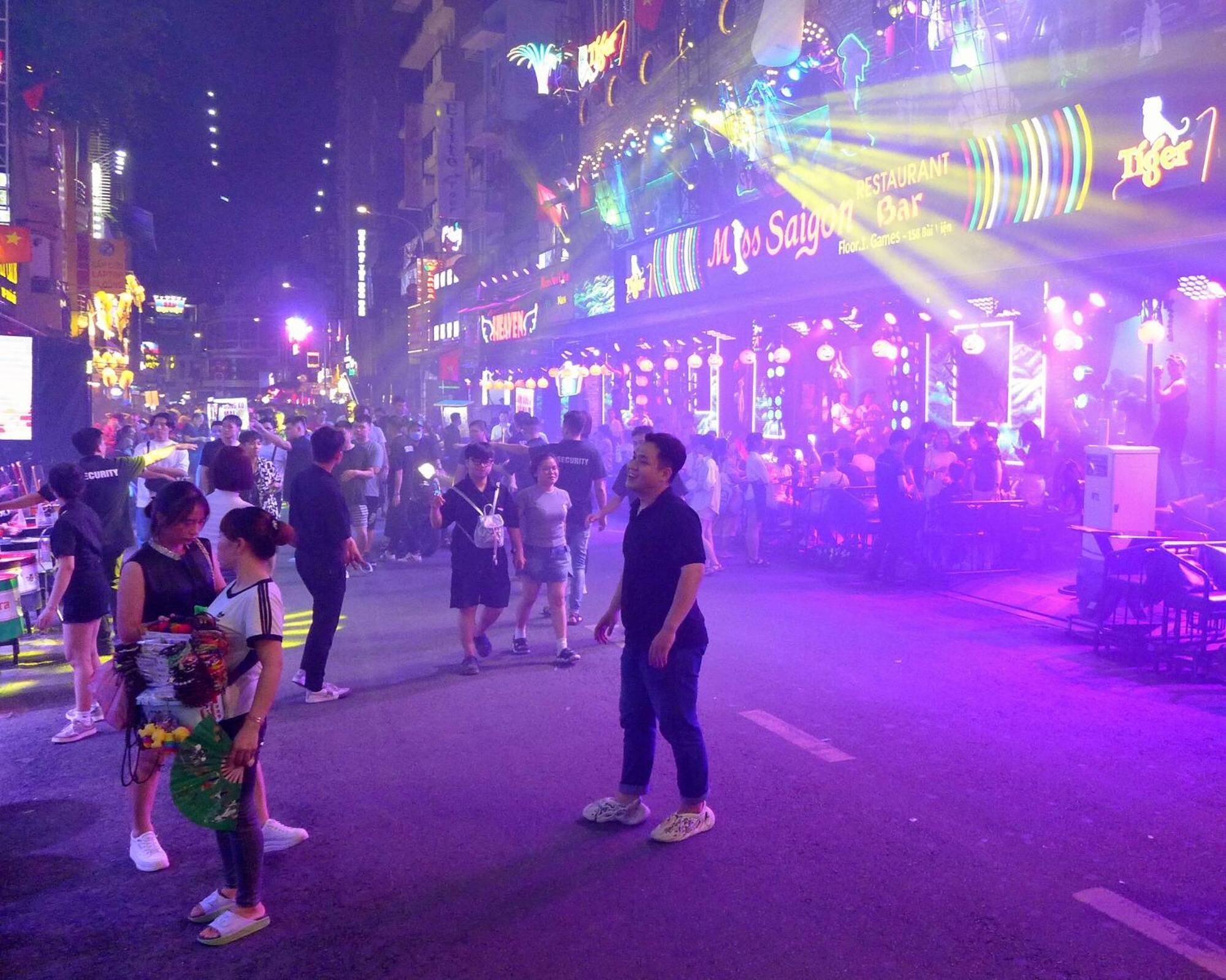 Ban Cong Luxury Tuyet Dep Trung Tam Q1-gia Uu Dai Hô Chi Minh-Ville